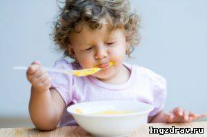 У детей, которых кормили с ложечки, больше шансов стать тучными