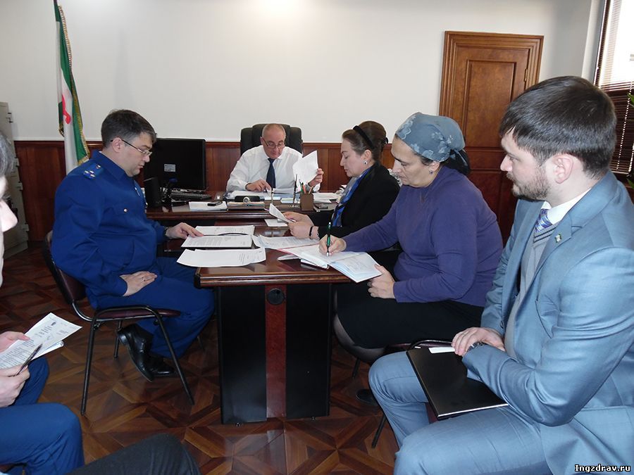 Первый вице-премьер Правительства РИ Аюп Оздоев провел совещание по вопросам обеспечения жильем детей-сирот